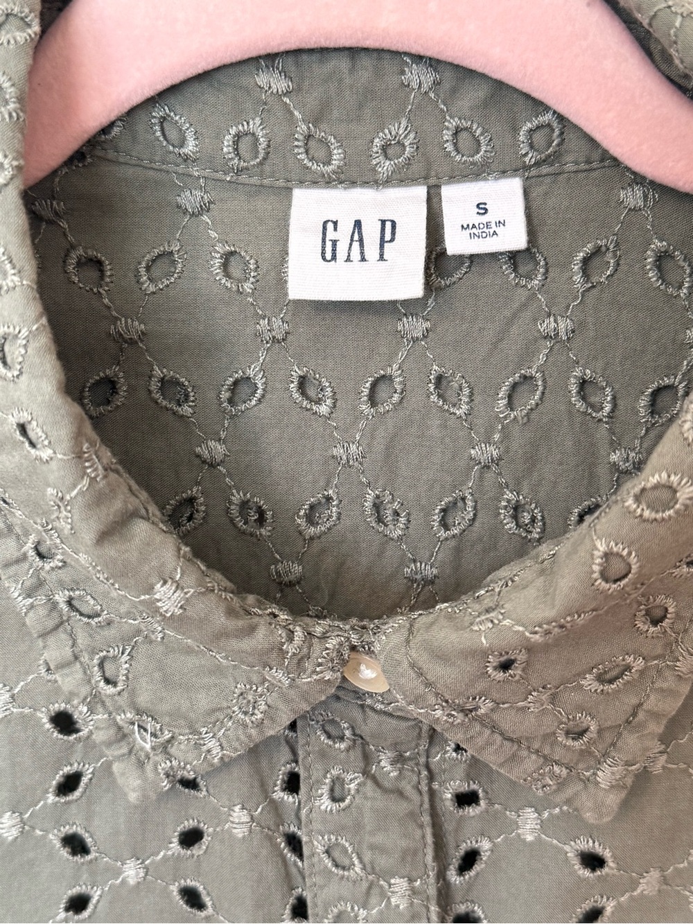 GAP Olive Eyelet Button-Down Shirt - Picture 4 of 10